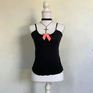 Black bow tank top.